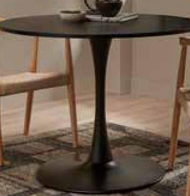 Eettafel Rondo Zwart Zwarte ronde eettafel gemaakt van MDF, melamine en metaal. Heeft één ronde poot in het midden van de tafel. Heeft een diameter van 100 centimeter. De hoogte is 75 centimeter.