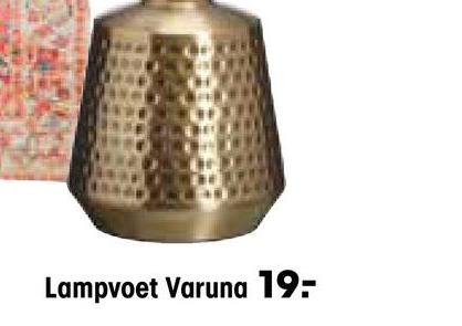 Lampvoet Varuna Goud Lampvoet Varuna in de kleur goud. Deze lampvoet heeft een patroon van stippen. Gemaakt van 100% metaal. ø14,5x19 cm.