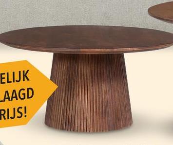 Salontafel DOMINGO Ø80 Lichtbruin Verrijk je woonruimte met de charme van de ronde salontafel DOMINGO. Deze salontafel straalt hedendaagse stijl en tijdloze elegantie uit. Vervaardigd uit massief mangohout, getuigt de Domingo van ongeëvenaarde kwaliteit met een stevige, maar toch elegante structuur.Met een hoogte van 38cm en een tafelblad met diameter van 80cm biedt deze bijzettafel voldoende ruimte om je tas koffie op neer te leggen of voor mooie decoratieve elementen.