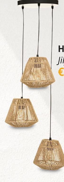 Hanglamp JILYS Rond 3Del. Naturel Hanglamp JILYS met zijn mooie juten afwerking zorgt voor een warme boho sfeer in huis. Dankzij de mooie natuurlijke materialen, zijn unieke tinten en texturen, zorgt deze hanglamp voor een hele warme, gezellige sfeer in huis.&nbsp;De lengte van de snoeren is zelf te regelen zodat je de hanglamp helemaal kan afstellen op je eigen noden. De 3 E27 lichtbronnen zijn niet bijgeleverd.