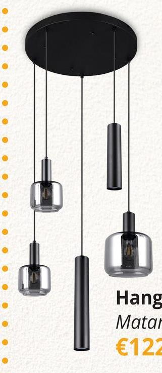 Hanglamp MATARO 5Del. Zwart De MATARO vijflichts pendelarmatuur maakt indruk met haar moderne en elegante design. Het combineert twee slanke metalen armaturen met drie glazen elementen, die samen zorgen voor een bijzondere lichtverdeling en fascinerende reflecties in de ruimte. De harmonieuze combinatie van deze materialen maakt de lamp een stijlvolle blikvanger boven elke eettafel. Het metaal is matzwart, terwijl de glazen elementen zijn verchroomd, waardoor de armatuur een subtiele glans en een licht spiegeleffect krijgt.&nbsp;