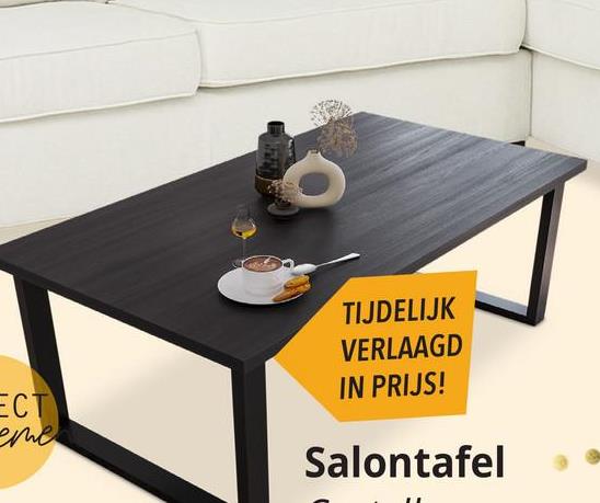 Salontafel CASTELLO 130x65 Zwarte Eik Ontdek de salontafel CASTELLO in zwarte eik dat design en functionaliteit perfect combineert. Met afmetingen van 130x65 cm biedt deze salontafel voldoende ruimte voor al je dagelijkse benodigdheden en decoratieve items. Het tafelblad, vervaardigd uit hoogwaardige melamine in de warme tint zwarte eik, straalt klasse en elegantie uit.De stoere, zwarte metalen U-poten geven de salontafel Castello een eigentijdse uitstraling en zorgen tegelijkertijd voor optimale stabiliteit. Deze combinatie van materialen zorgt ervoor dat de tafel niet alleen visueel aantrekkelijk is, maar ook robuust en duurzaam. Het moderne ontwerp maakt het een veelzijdig meubelstuk dat moeiteloos past in zowel klassieke als moderne interieurstijlen.Combineer deze salontafel met andere meubelen uit de Castello-collectie voor een samenhangende en stijlvolle inrichting.&nbsp;