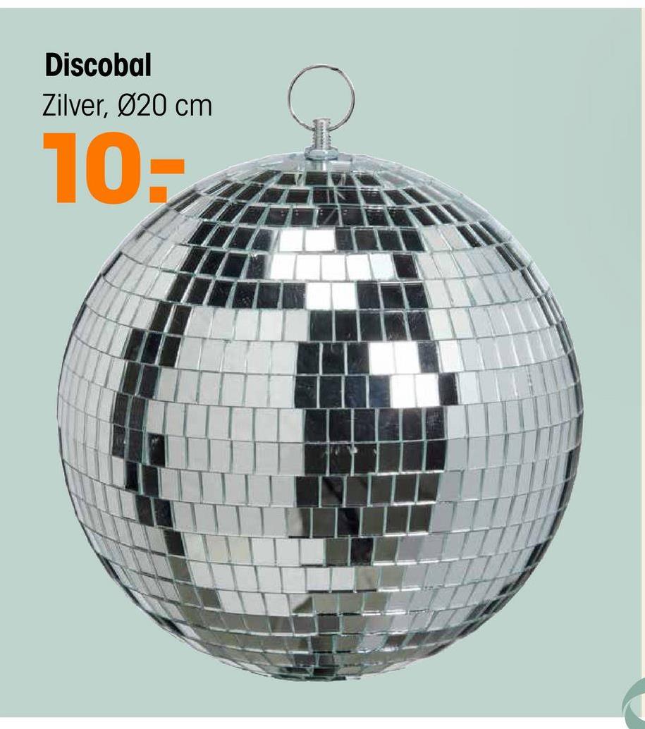 Discobal Zilver ⌀20 cm ø 20 cm Maak je feestje compleet met een zilveren discobal van kunststof, perfect voor elk modern feest. Deze discobal heeft een diameter van 20 cm, waardoor hij een opvallende toevoeging is aan je feestdecoratie. Hang hem op en zie hoe het licht schittert e