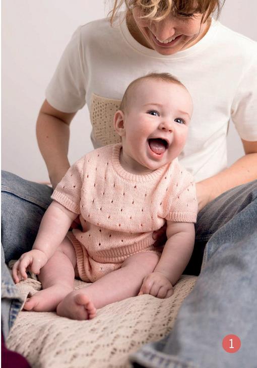 2-delige set: short + T-shirt - Maat 56 - Baby's Deze set bestaat uit een schattig roze ajour gebreid T-shirt en een bijpassende short. Het T-shirt is zacht en ademend, perfect voor de warmere dagen, terwijl de short lekker comfortabel zit en veel bewegingsvrijheid biedt. Een ideale, zomerse outfit voor je kleintje! <br><br> Samenstelling: 100% katoen